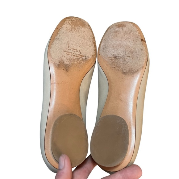 Stuart Weitzman cream tan leather kitten heels with whipstich and bow details - Picture 7 of 9